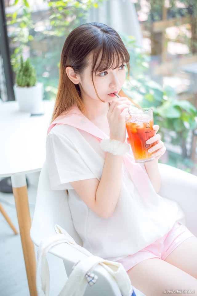 怎么也没想到，场面会因为一个刘璝彻底失控，此刻，就算他斩了刘璝，也难以挽回军心，虽然张任同样对刘璋将大好基业败坏感到心寒和不满，但要他就此背叛，是不可能的，愚忠也好，愚蠢也罢，但刘璋对他有提拔之恩，张任绝不可能背弃刘璋。